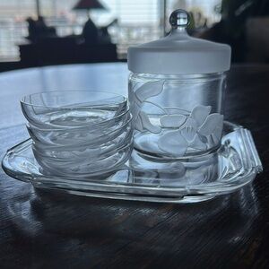 6 piece vintage etched glass bundle. Jam jar w lid. 4 individual saucers & tray